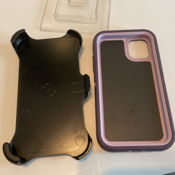 New Otter box IPhone 11 defender, screenless, iPhone protector, - Picture 6 of 6